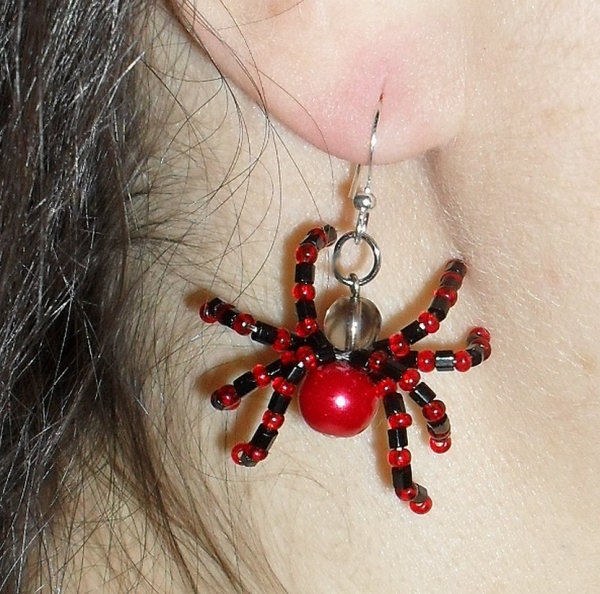 naušnice-pavouček červenočerný